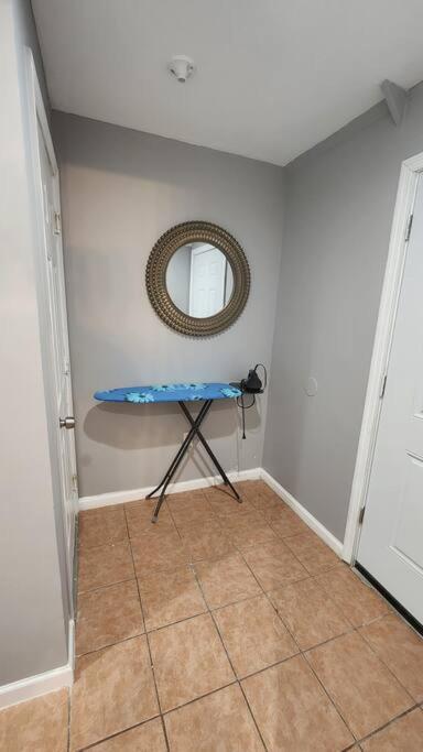 Cozy King Bed, Free Parking!