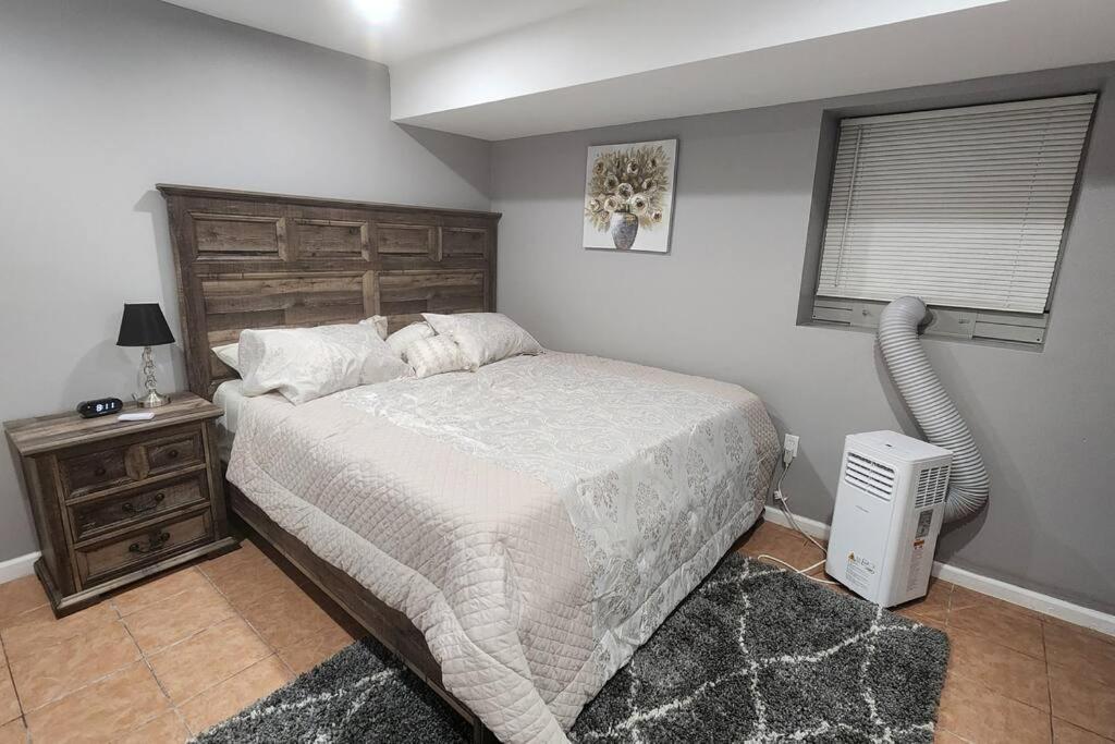 Apartment Cozy King Bed, Free Parking! Newark