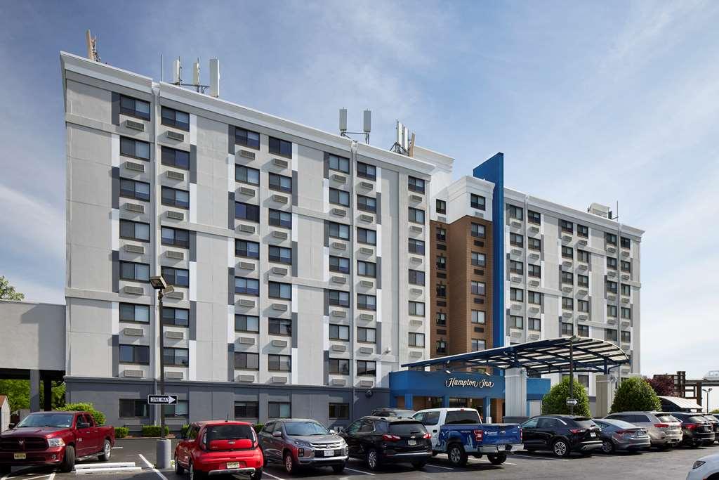 Hotel Hampton Airport 3*