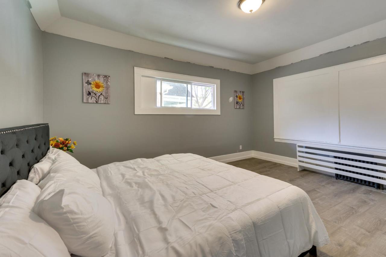 Holiday home Chic Vacation 3 Mi To Airport! *
