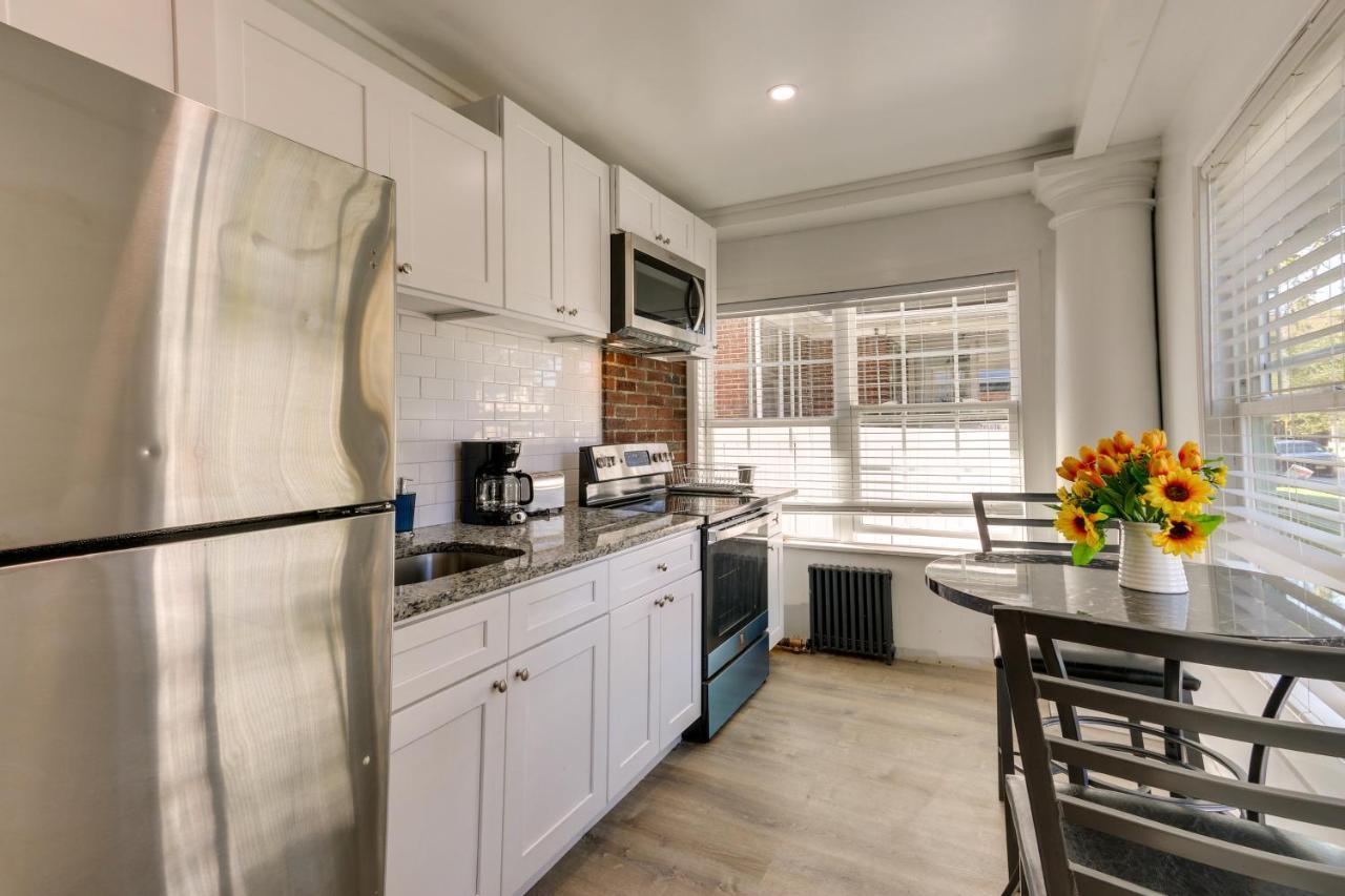 Holiday home Chic Vacation 3 Mi To Airport! Newark
