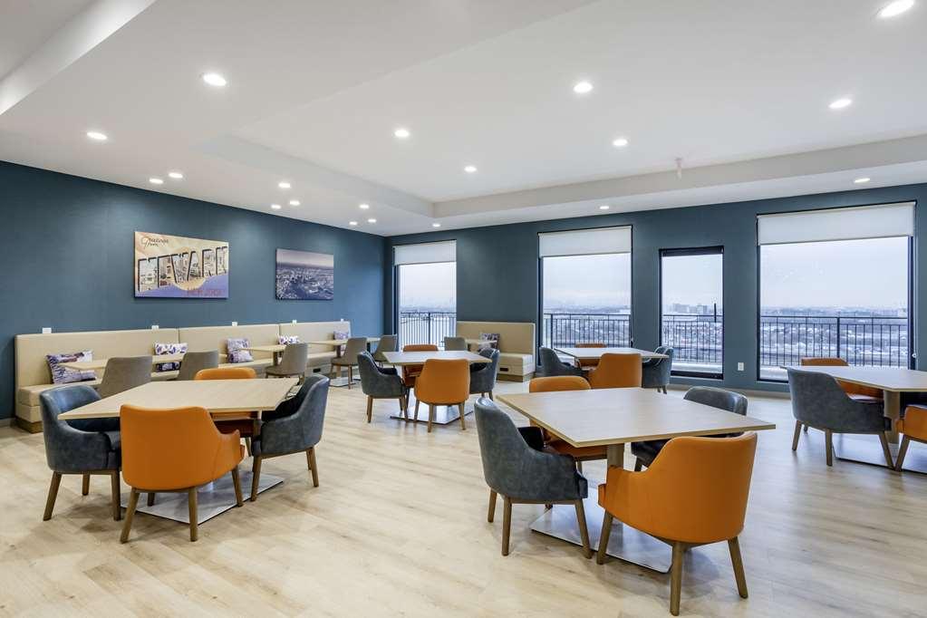 Hotel Comfort & Liberty International Airport