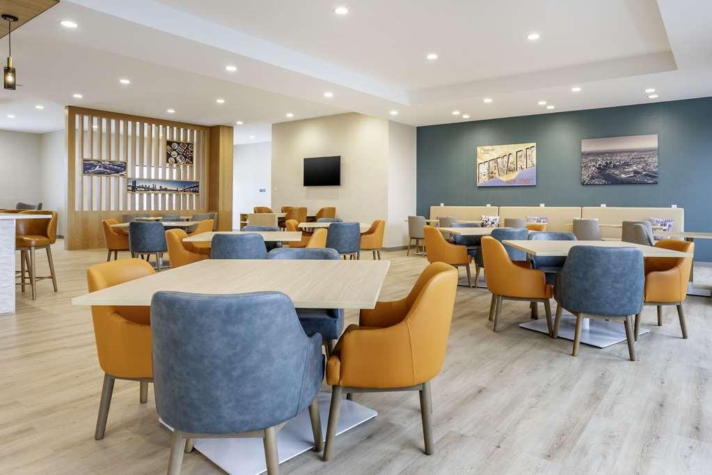 Comfort & Liberty International Airport Hotel