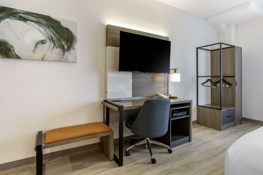 Comfort & Liberty International Airport * Newark