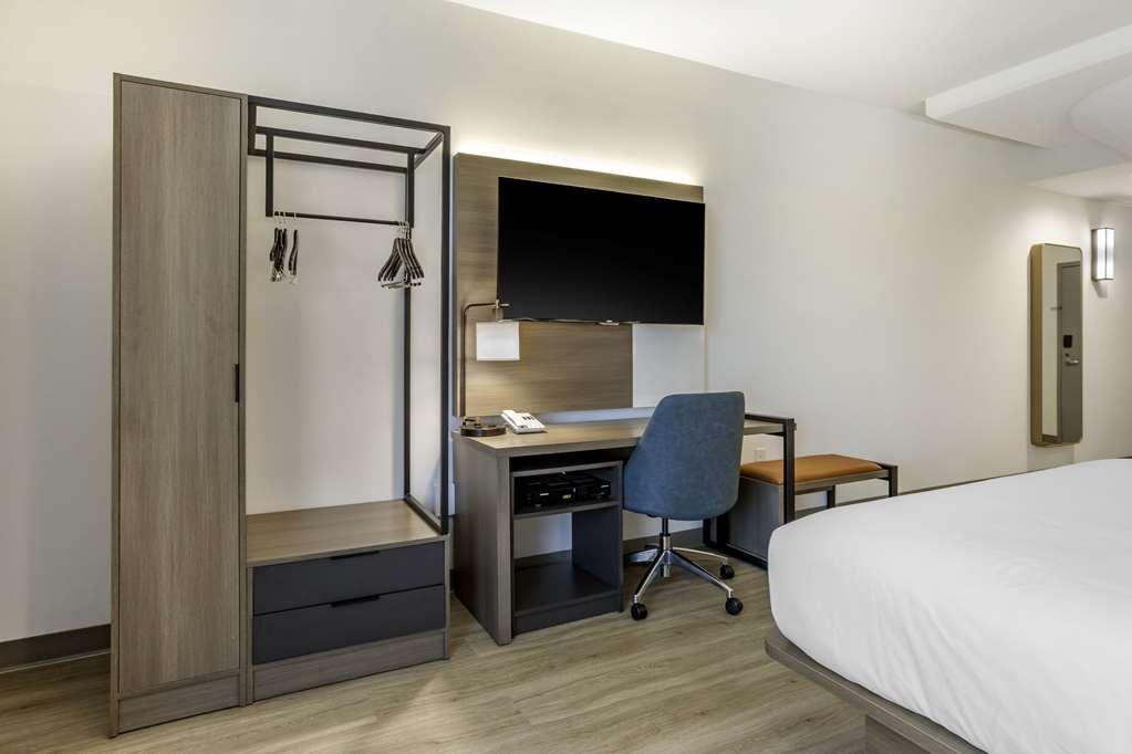 Comfort & Liberty International Airport *