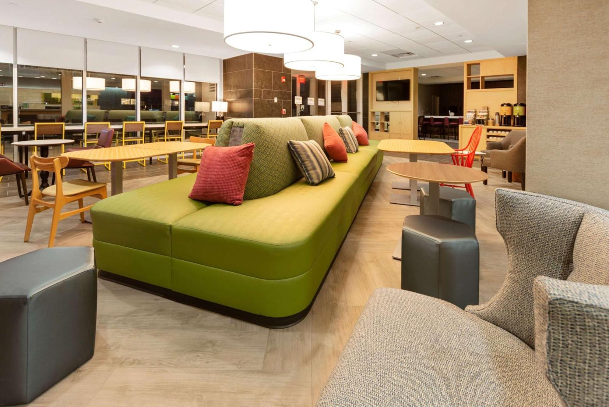 Hotel Home2 By Hilton Airport