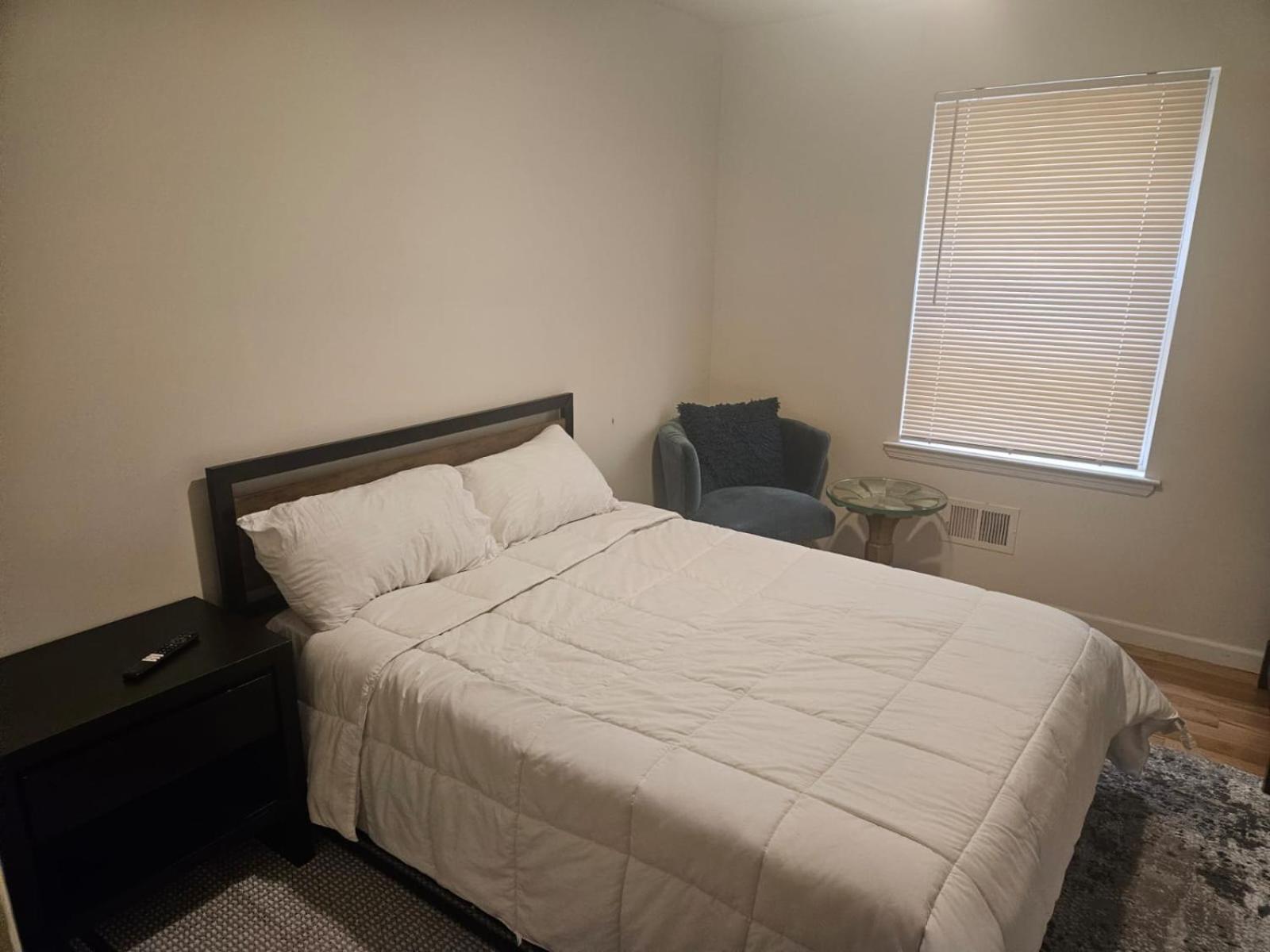 Apartment Travelers' Delight In City *