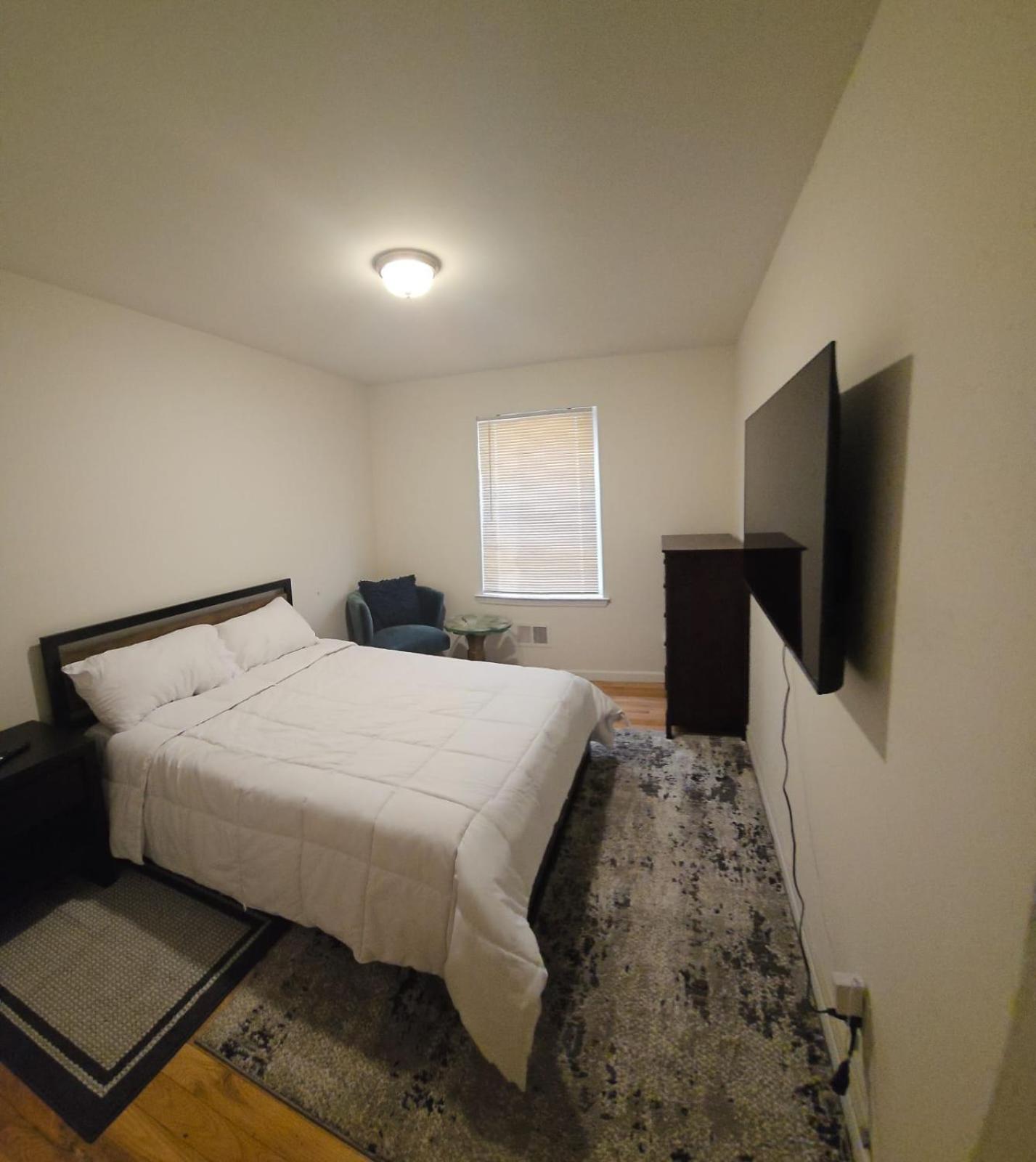 Apartment Travelers' Delight In City Newark