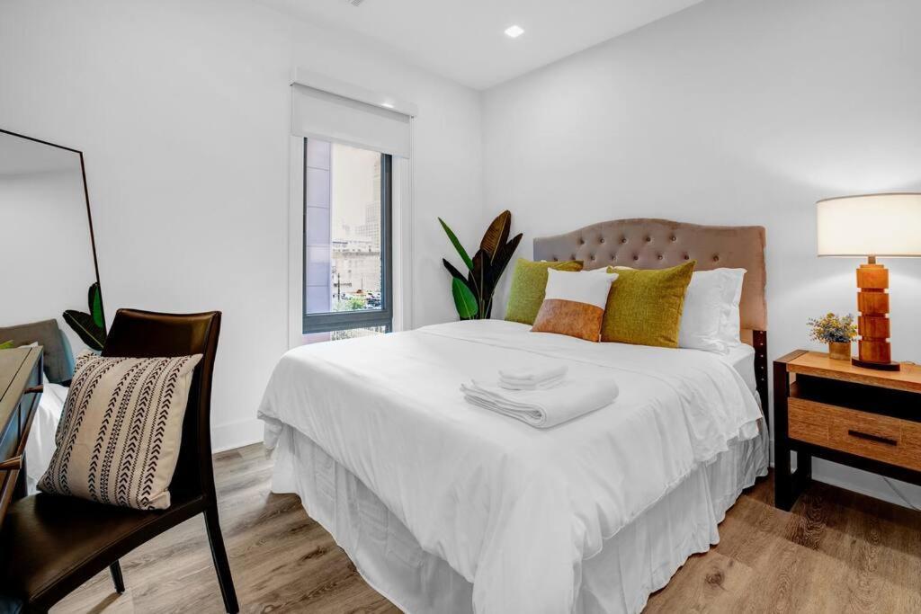 Eminent Near Ewr & Nyc W/ Gym Apartment