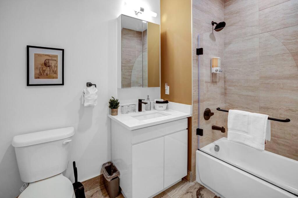 Apartment Eminent Near Ewr & Nyc W/ Gym *