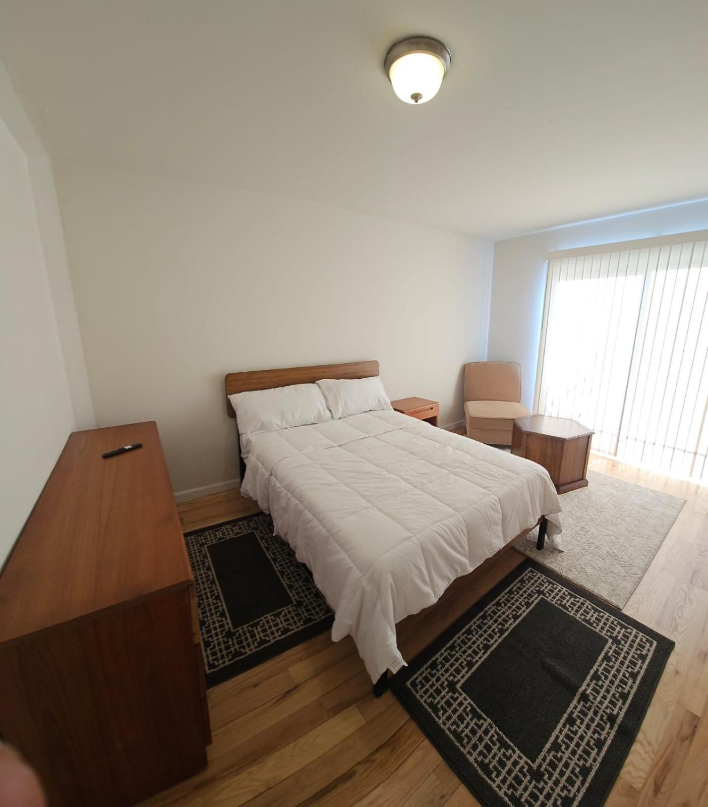 Travelers' Delight In City Apartment Newark