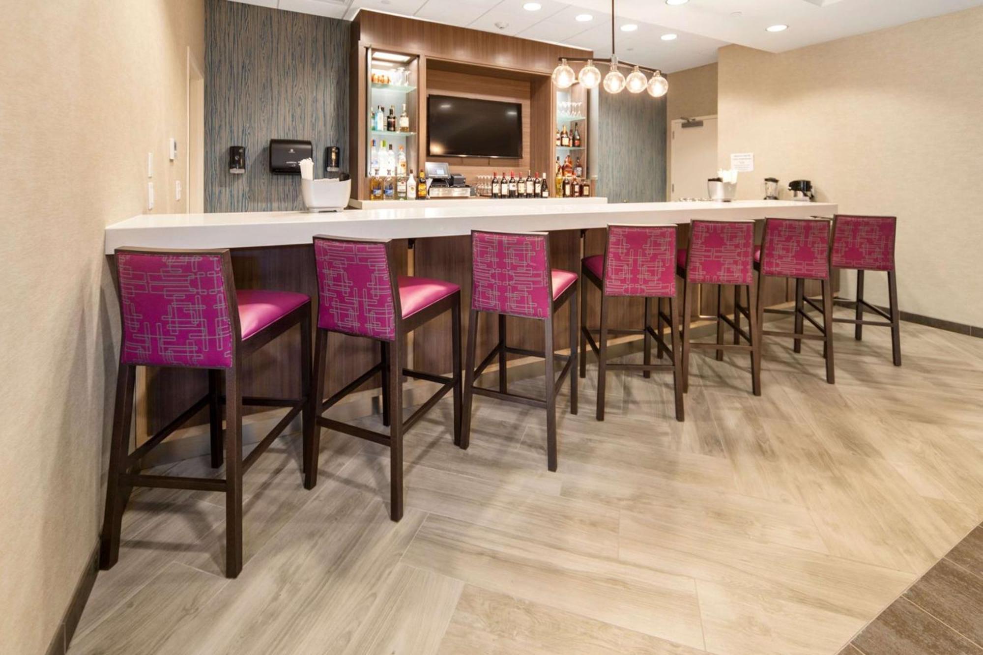 Home2 By Hilton Airport 3*
