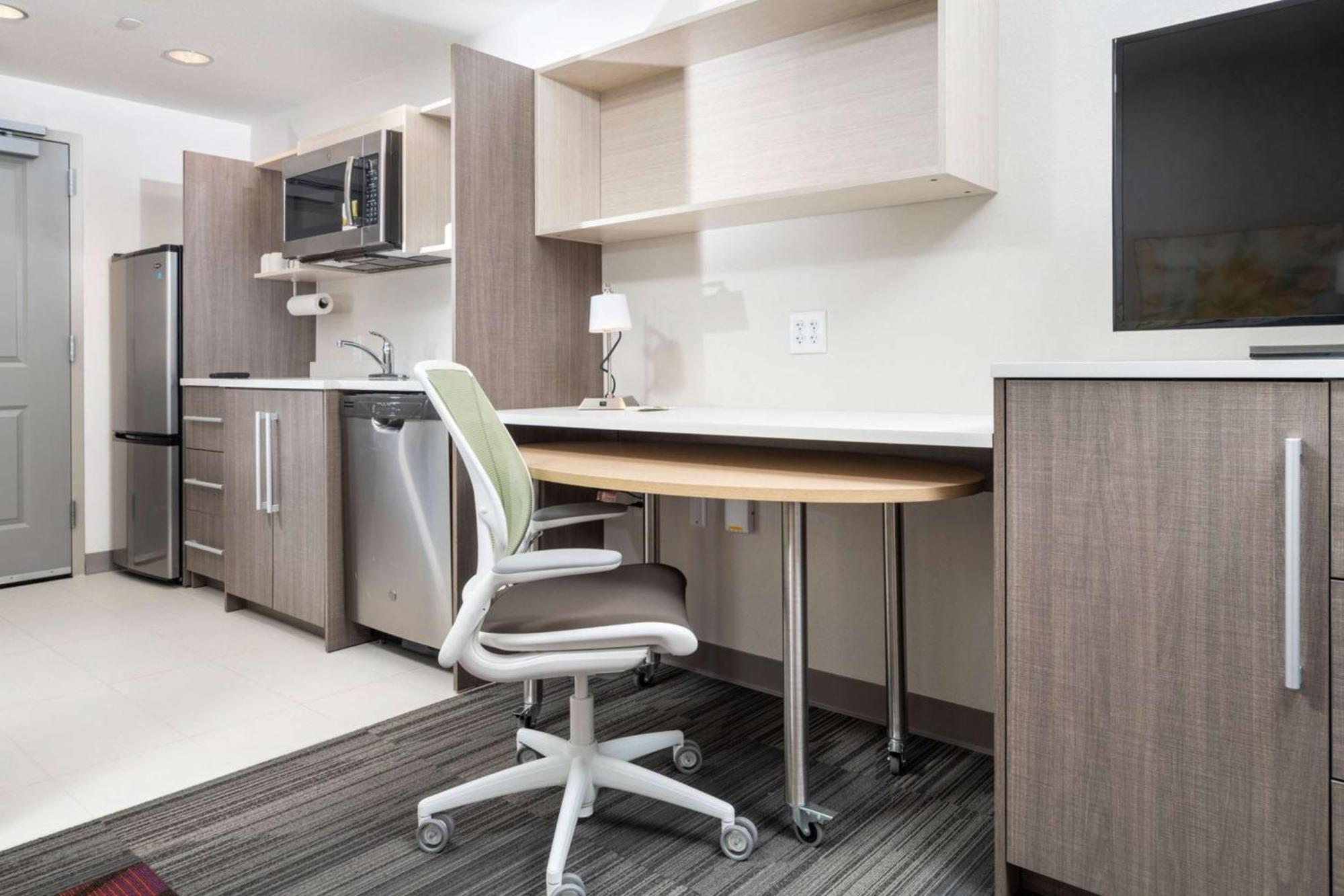 Home2 By Hilton Airport Hotel 3*