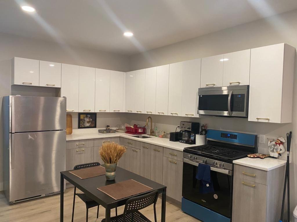 Homestay Stylish 8mins To Airport *