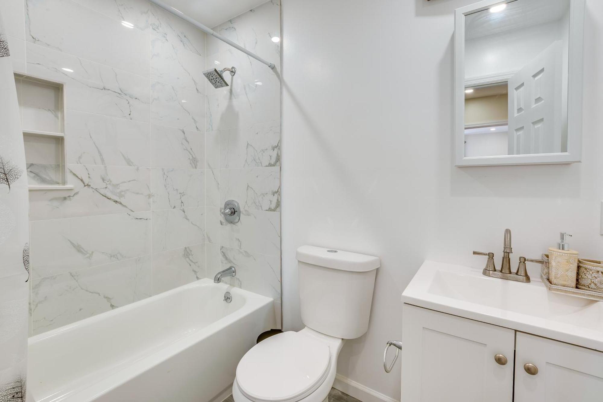 Apartment Convenient About 15 Mi To Manhattan!