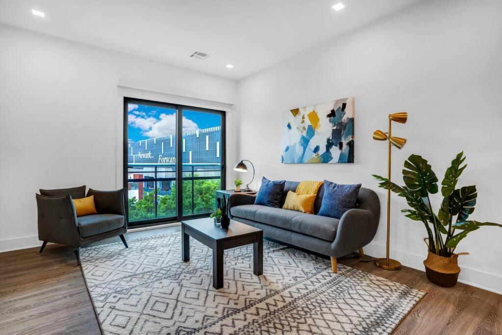 Exuberant King Bed Near Ewr W/ Gym & Parking Apartment