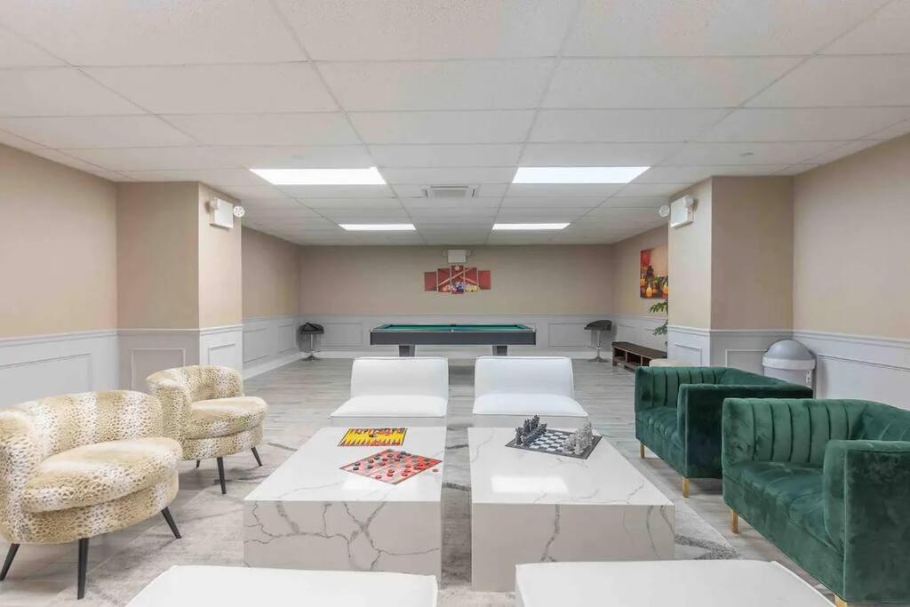 Apartment Eminent Near Ewr & Nyc W/ Gym *