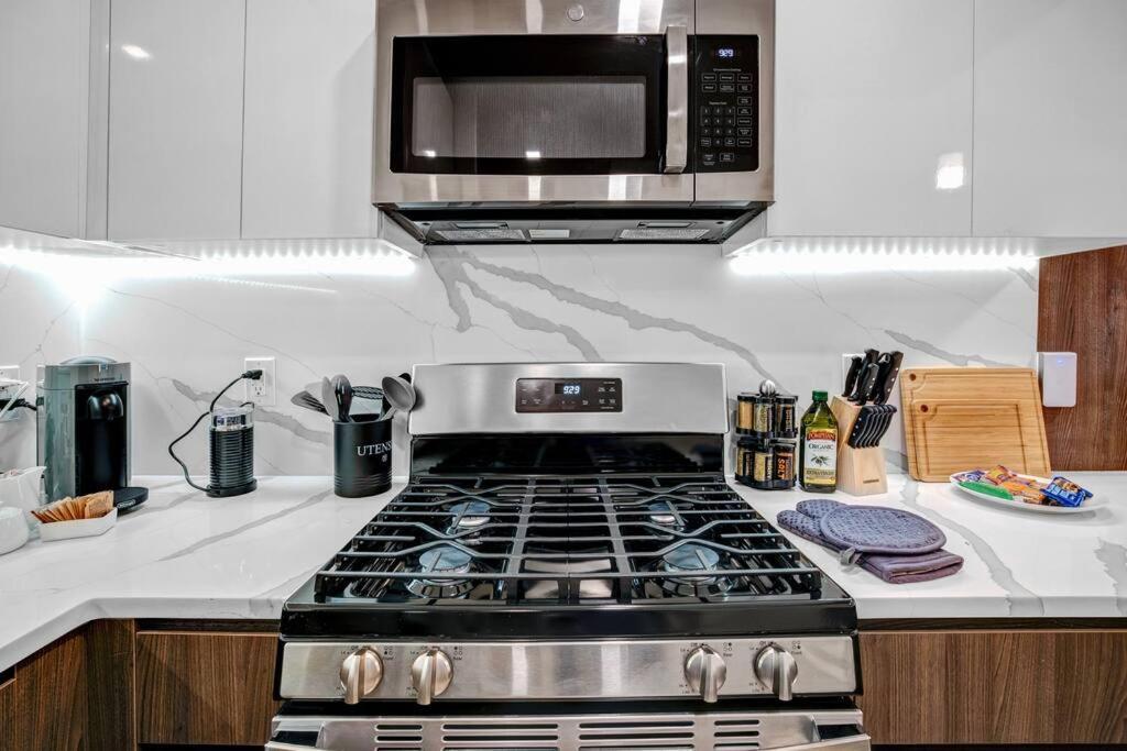 Apartment Eminent Near Ewr & Nyc W/ Gym *