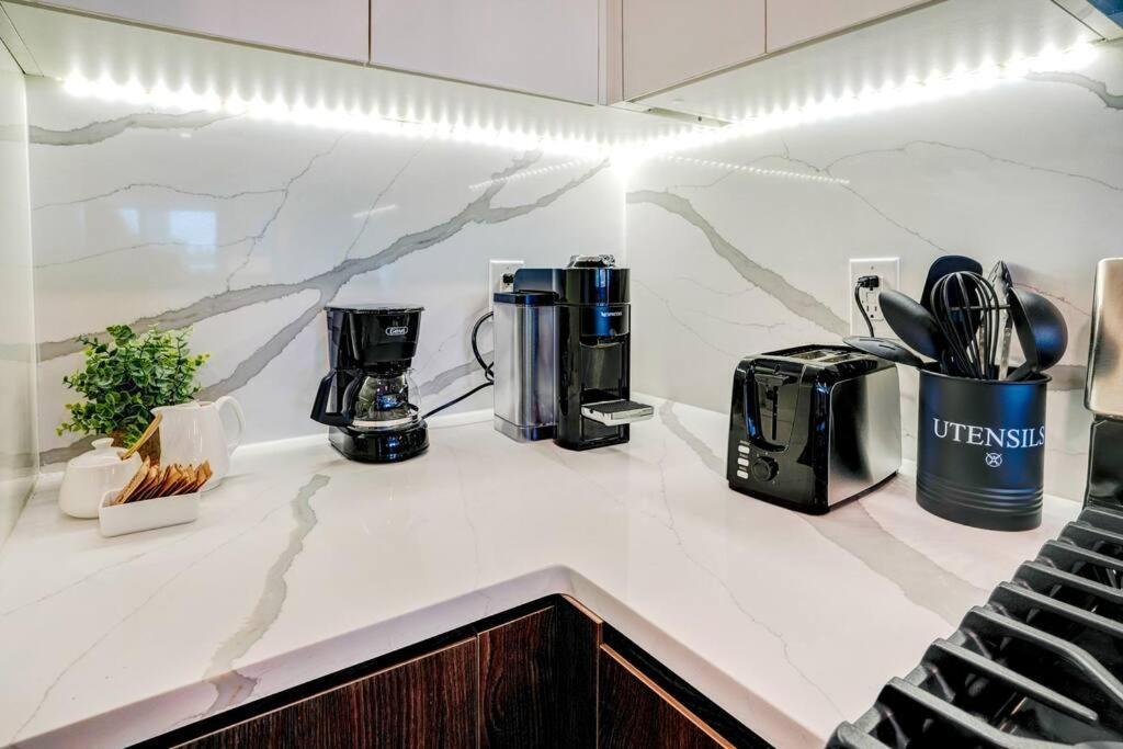 Flamboyant 1br Near Ewr W/ Gym Apartamento