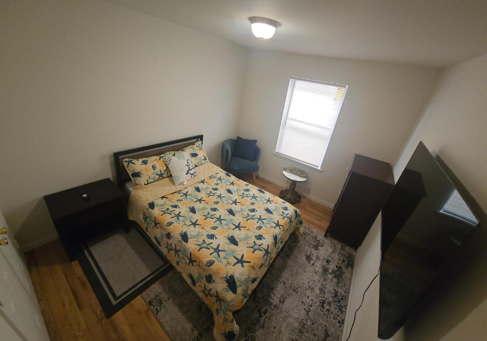 Travelers' Delight In City Apartment Newark