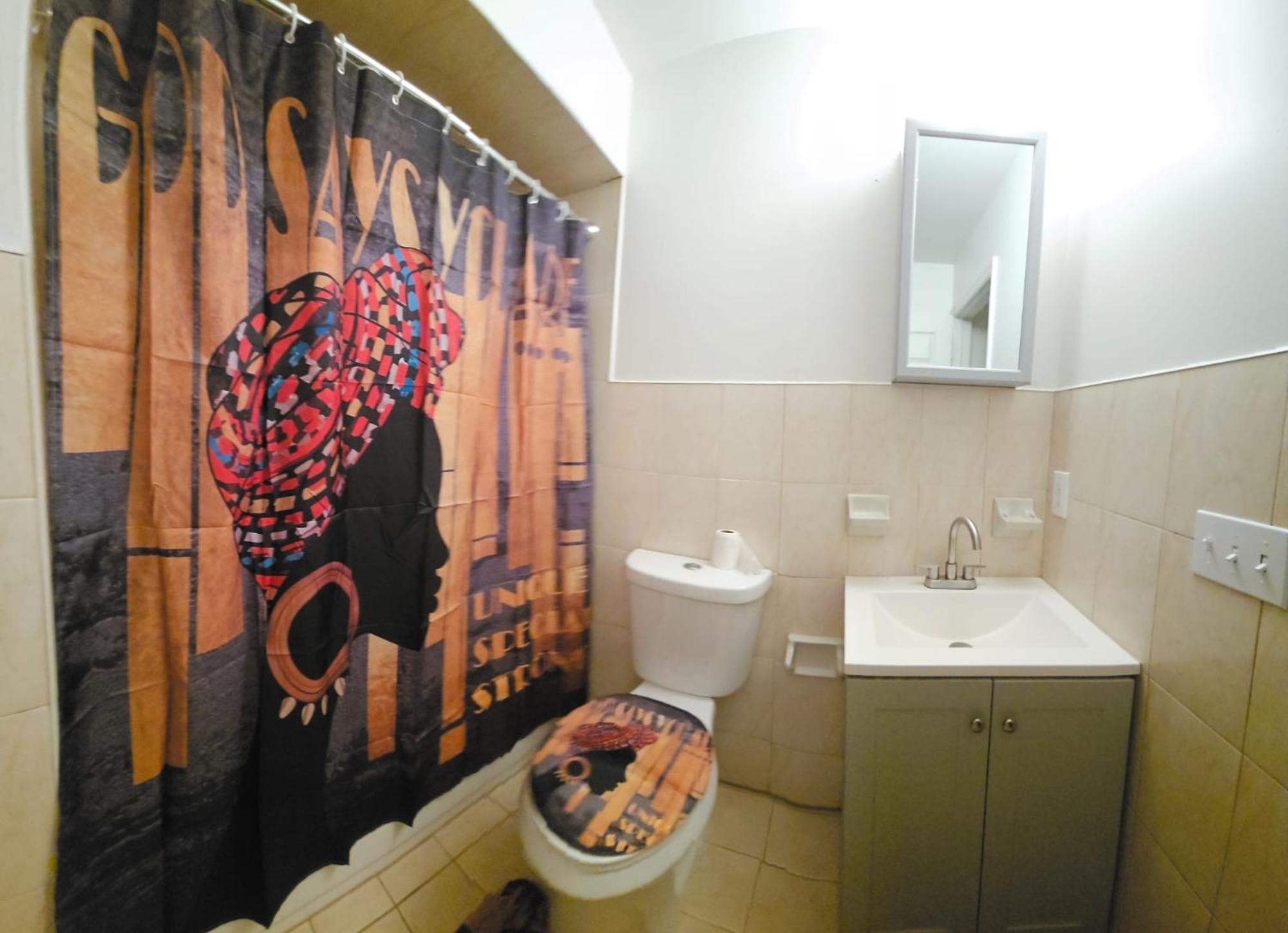 Apartment Travelers' Delight In City *
