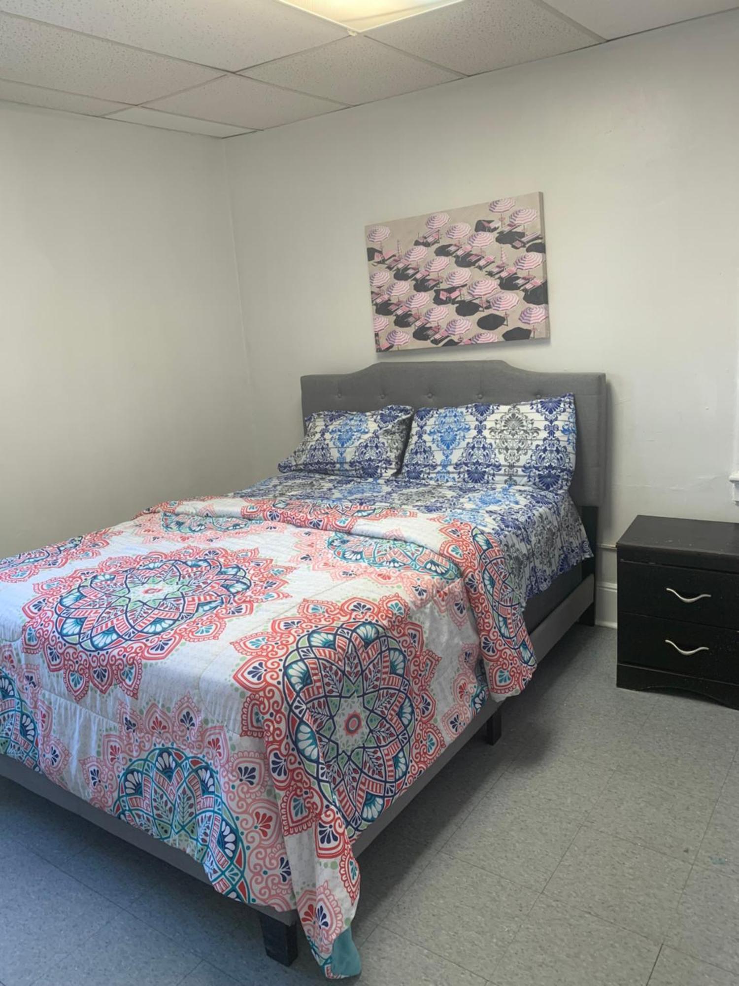 Muna's Place * Newark