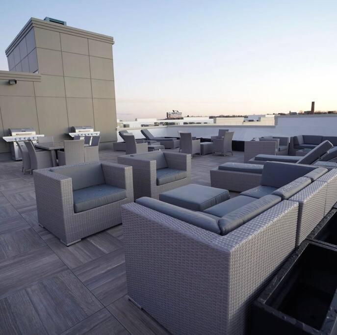 Luxury 2 Bedroom Near Nyc W/ Rooftop Lounge *