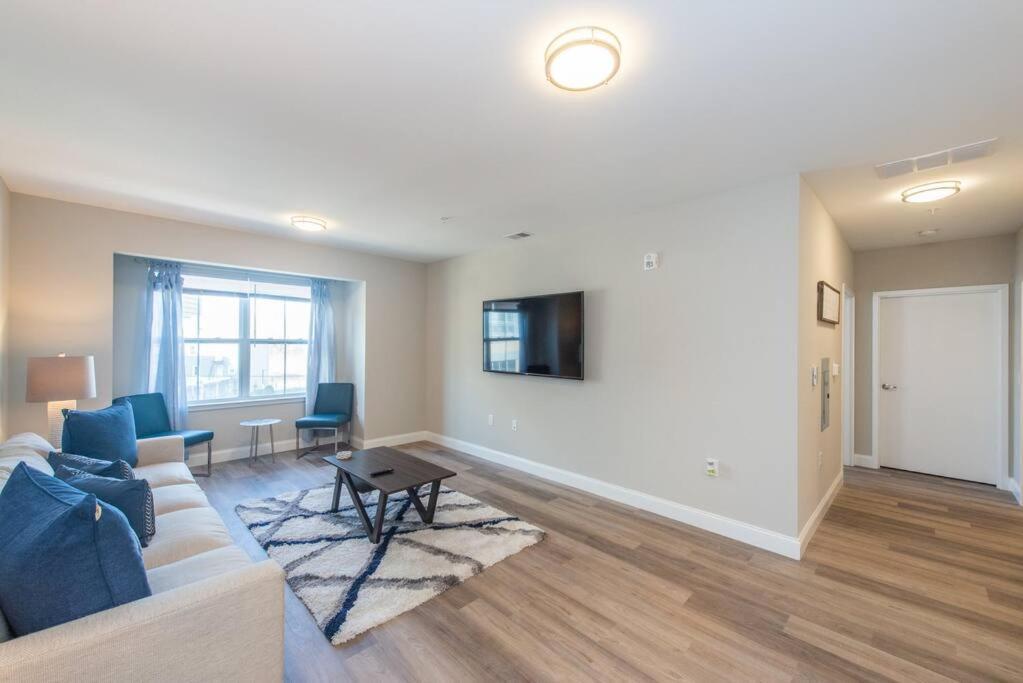 Luxury 2 Bedroom Near Nyc W/ Rooftop Lounge Apartment *