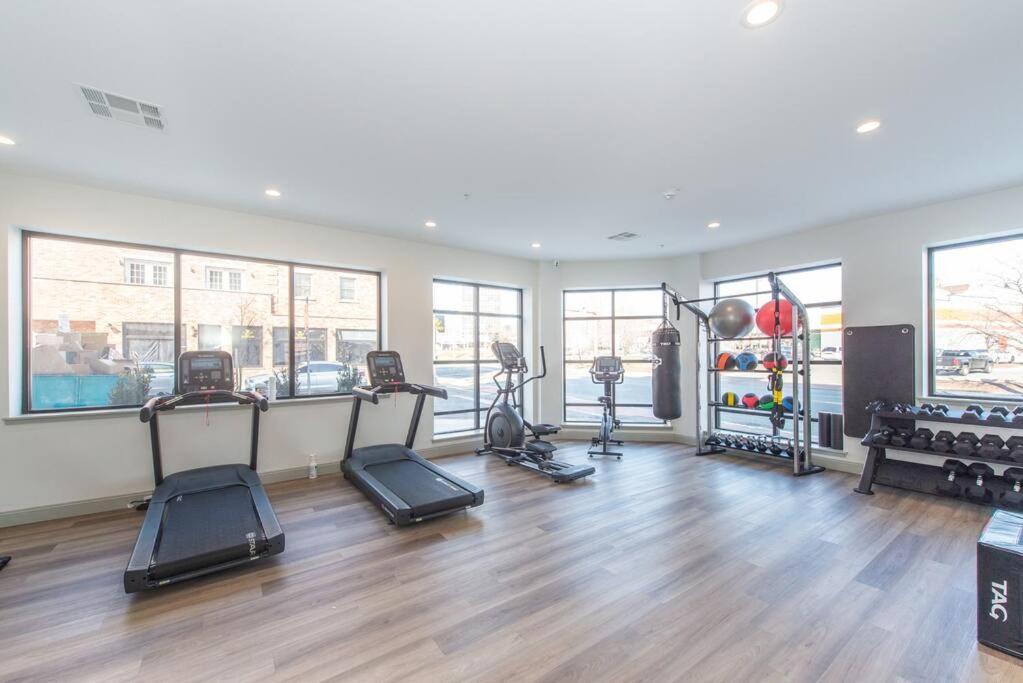 Luxury 2 Bedroom Near Nyc W/ Rooftop Lounge *