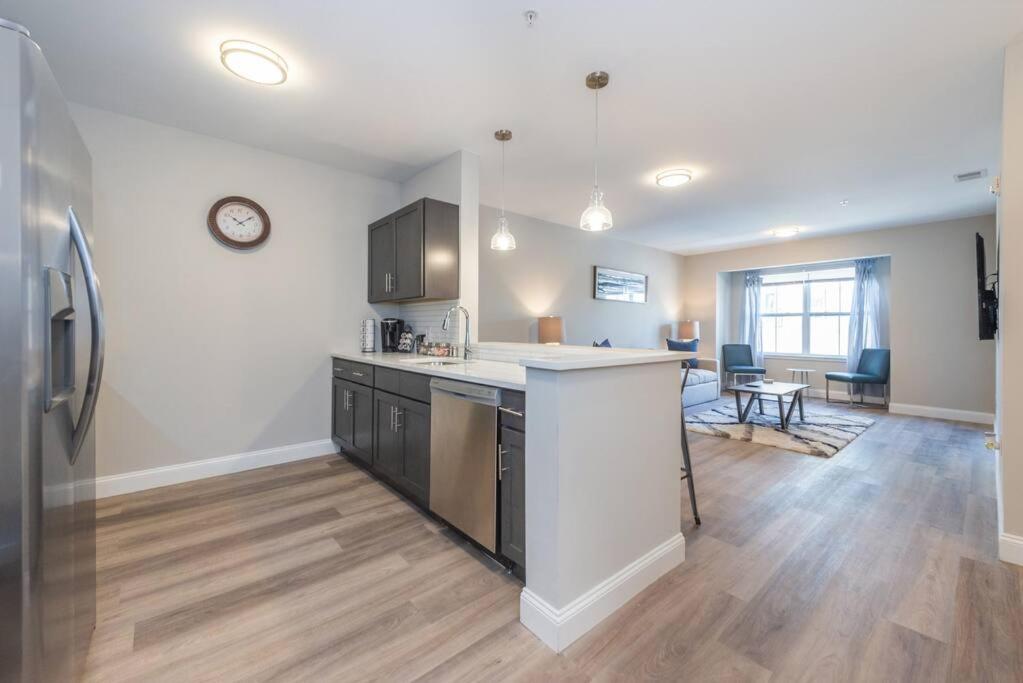 Luxury 2 Bedroom Near Nyc W/ Rooftop Lounge *