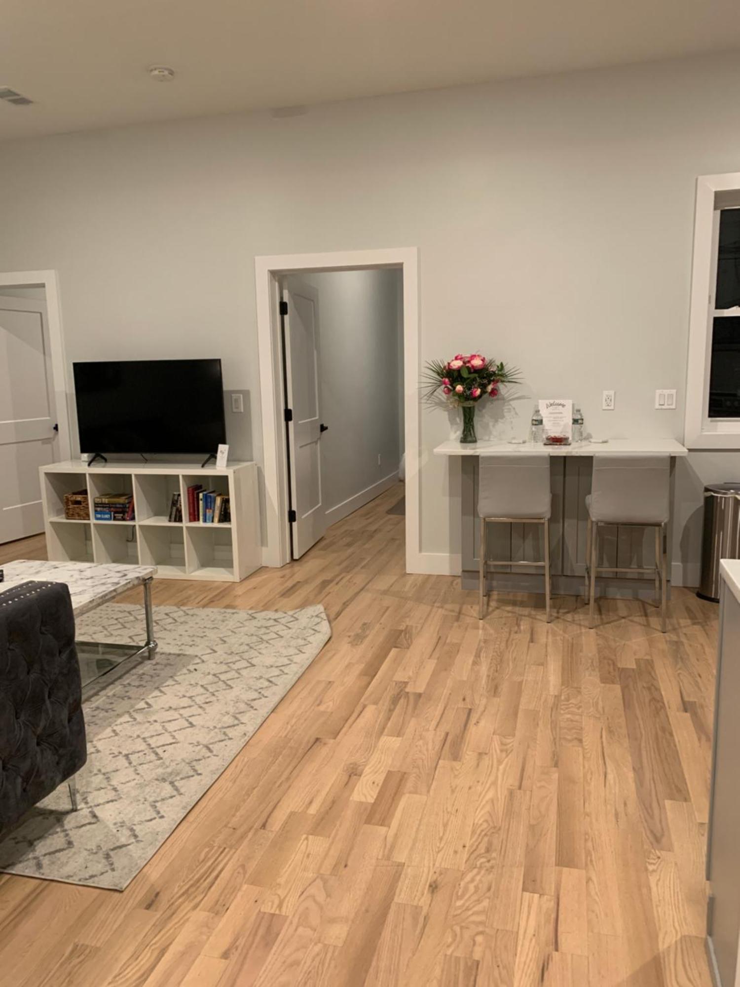 Spacious For Groups 8mi From Nyc Apartment