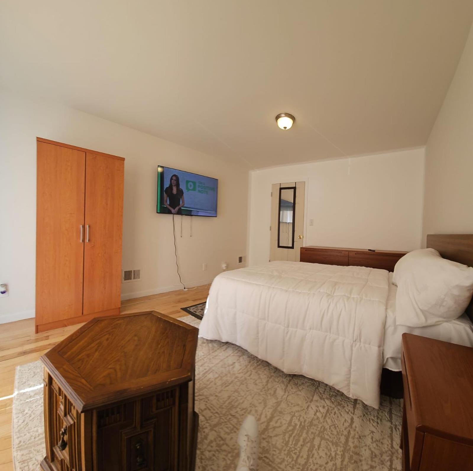 Apartment Travelers' Delight In City *