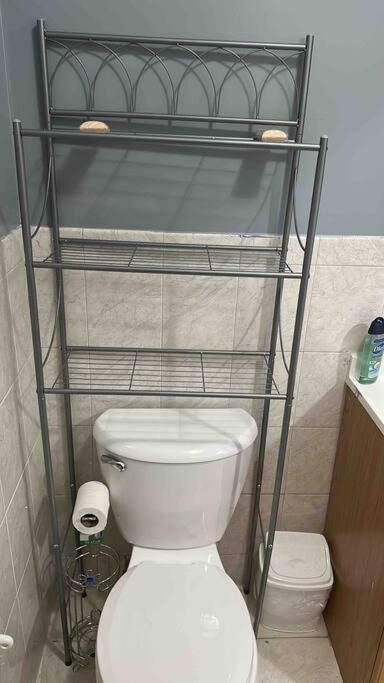Master's Bedroom With Private Bathroom, 6 Mins To Liberty International Airport Penn Station Prudential New York It Is Central Close To Major Places