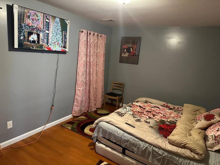 Apartment Master's Bedroom With Private Bathroom, 6 Mins To Liberty International Airport Penn Station Prudential New York It Is Central Close To Major Places
