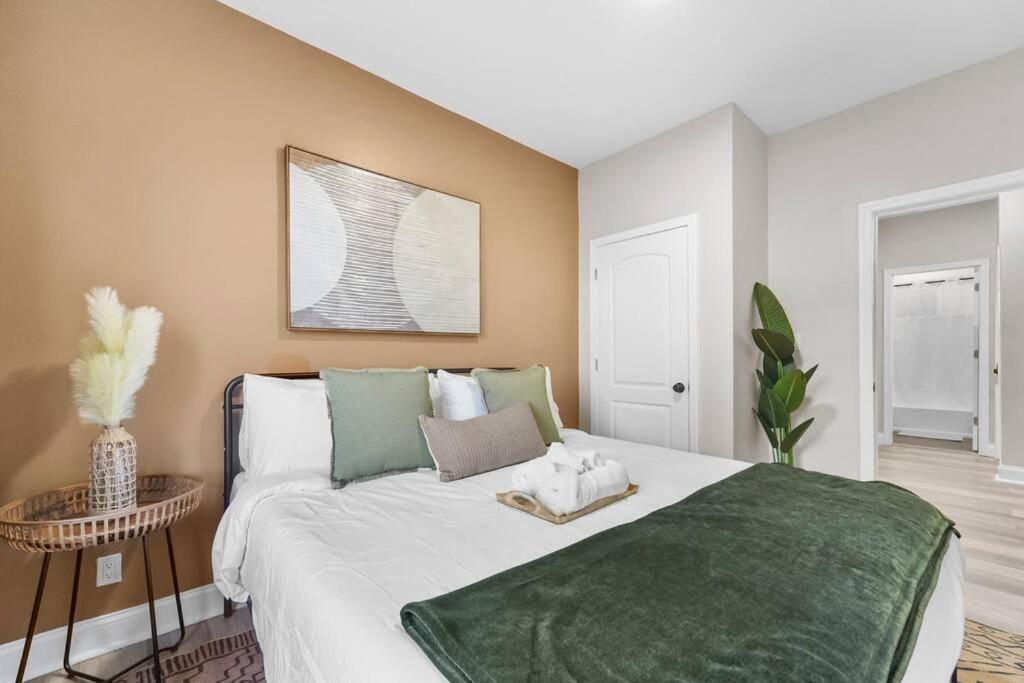 Apartment 2 Cali King Bds