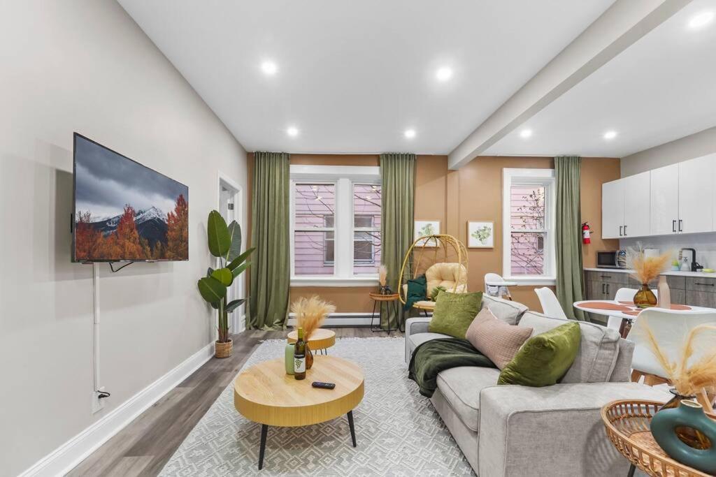 Apartment 2 Cali King Bds *