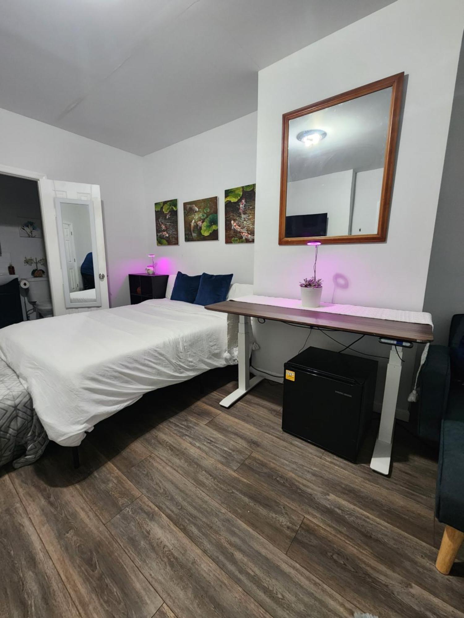 Serene Oasis With Private Bathroom * Newark