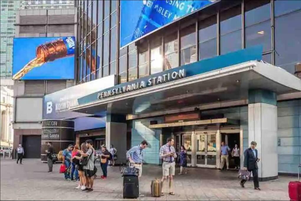 Apartment Bright And Bold Escape With Nyc Views And Free Parking, Sleeps 9 And 2 Baths *