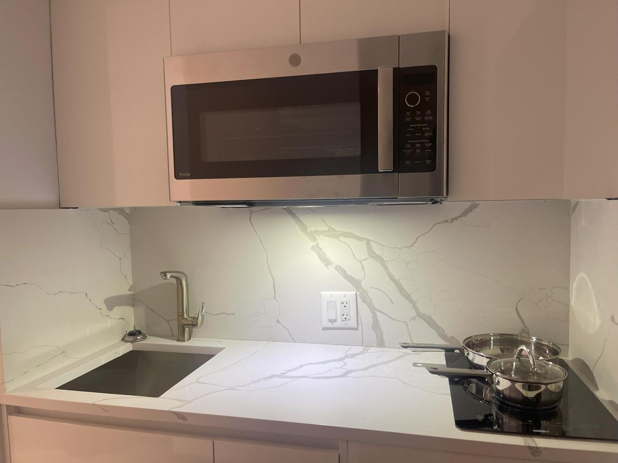 Weekly Discount! Sleeps 4near Airport&train Apartment Newark