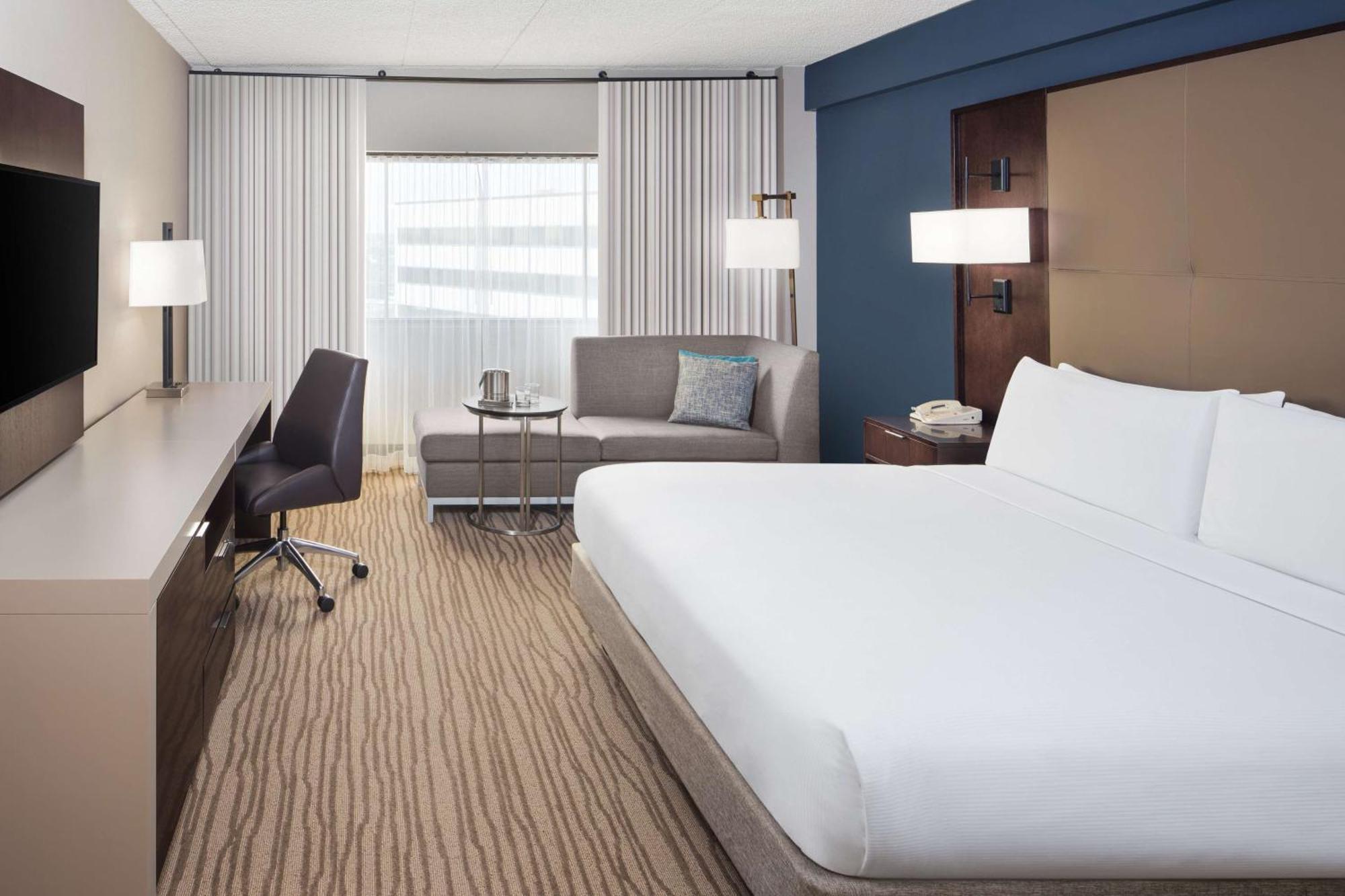 Doubletree By Hilton Airport