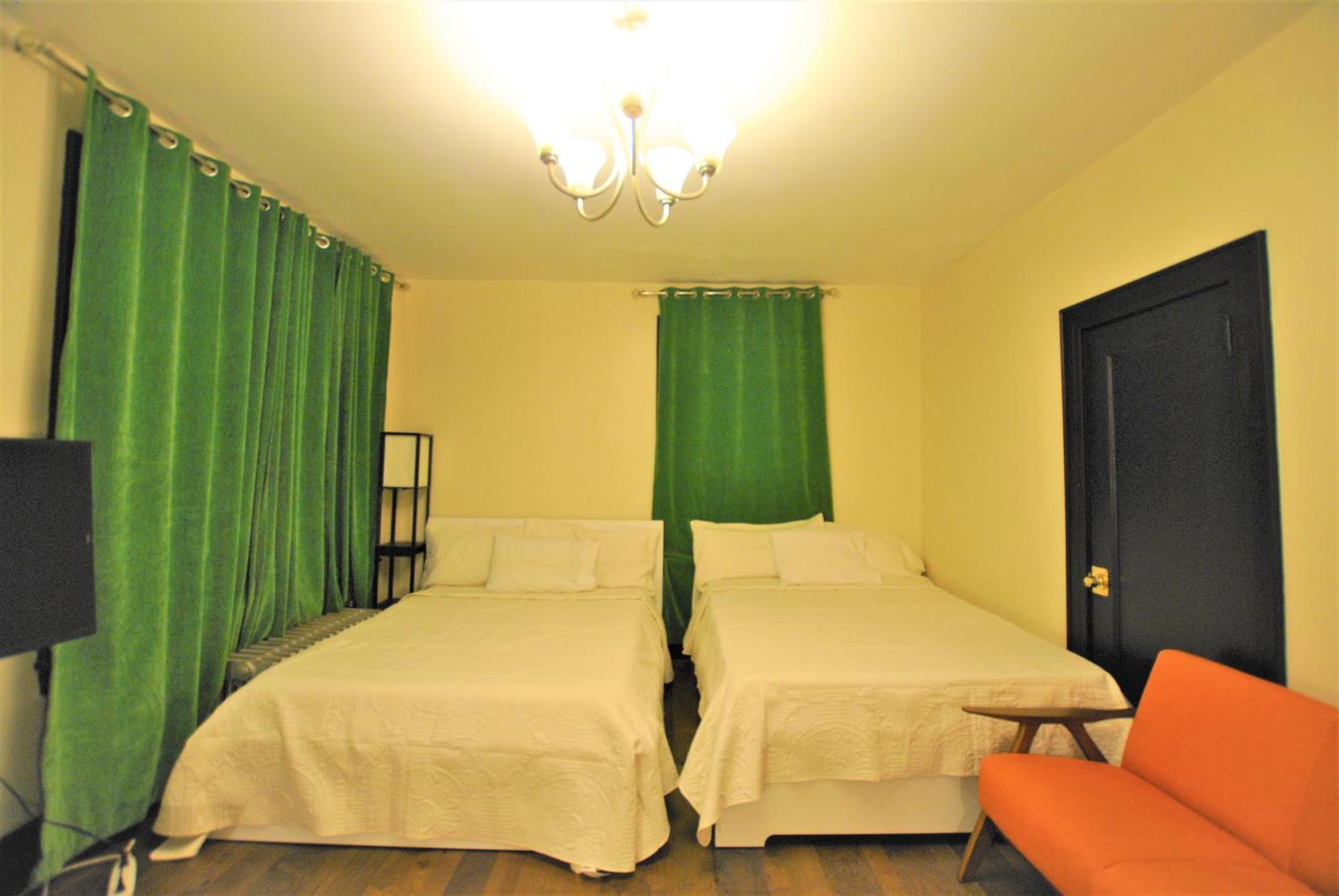 Homestay Ewr Airport Multilevel With 2-3 Beds *