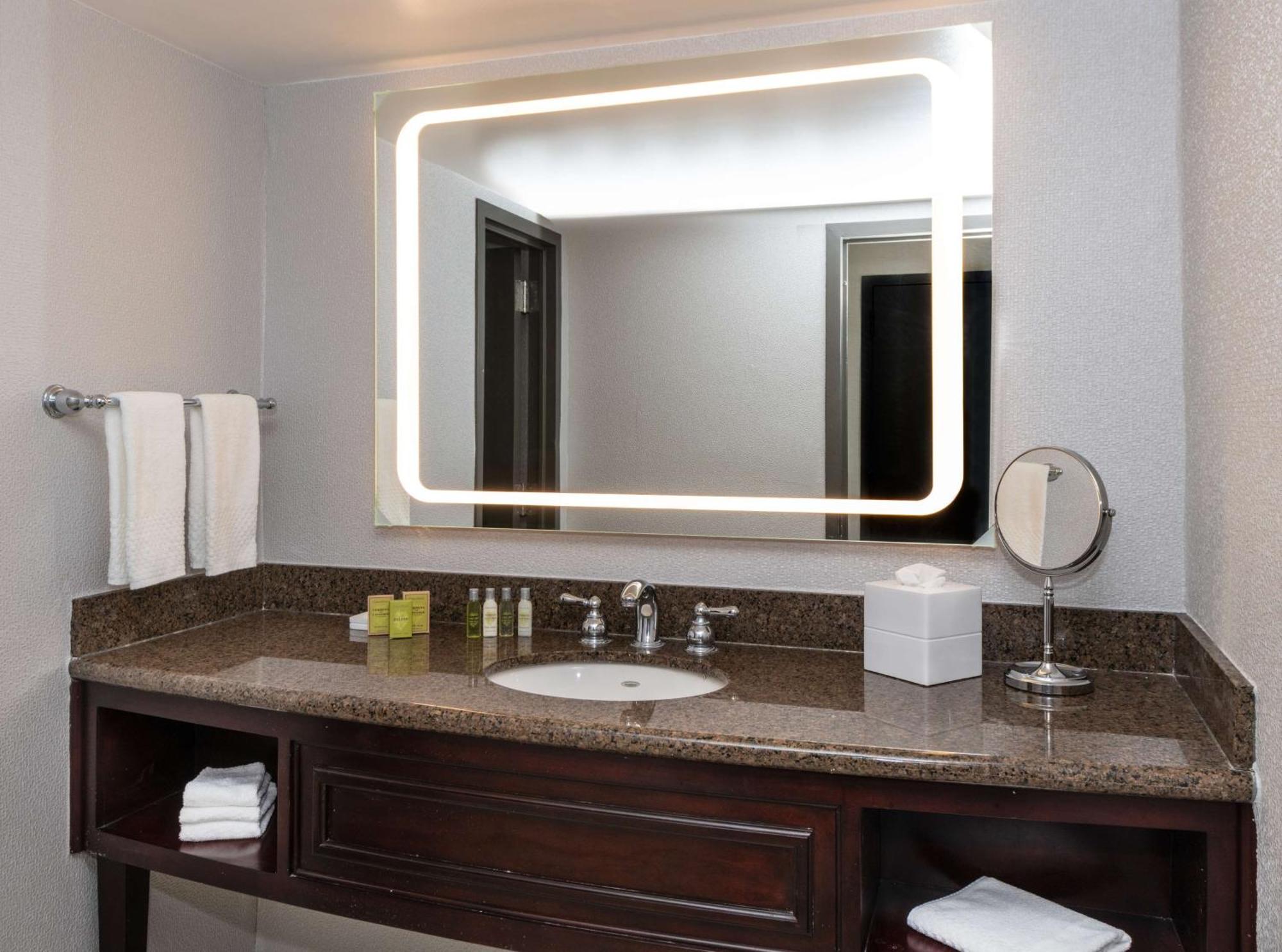 Doubletree By Hilton Penn Station, Nj