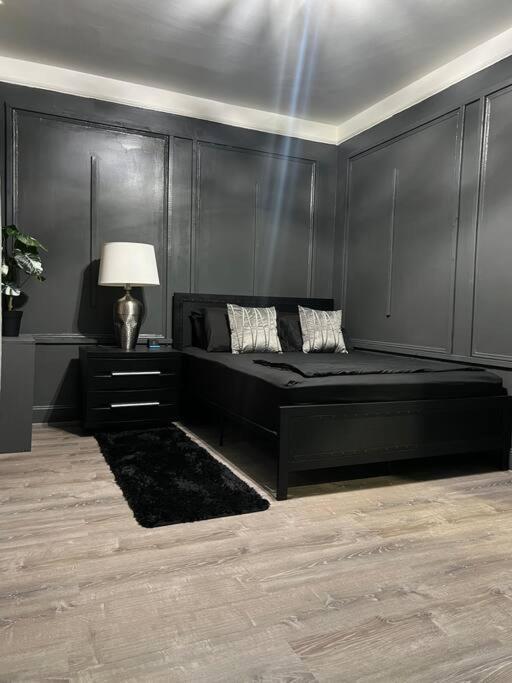 Vintage Luxury 2 Bedroom * Newark