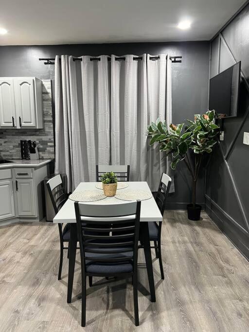 Vintage Luxury 2 Bedroom Newark