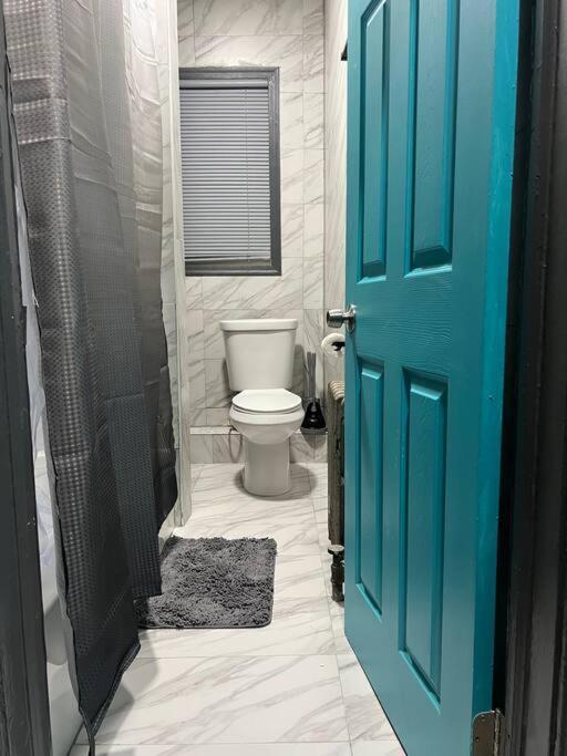 Vintage Luxury 2 Bedroom Apartment *