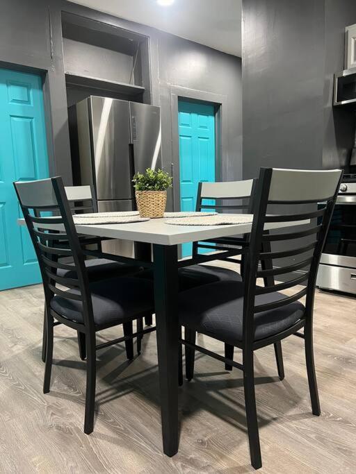 Vintage Luxury 2 Bedroom * Newark
