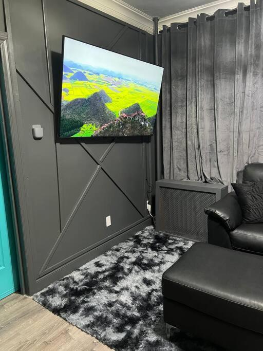 Vintage Luxury 2 Bedroom Apartment