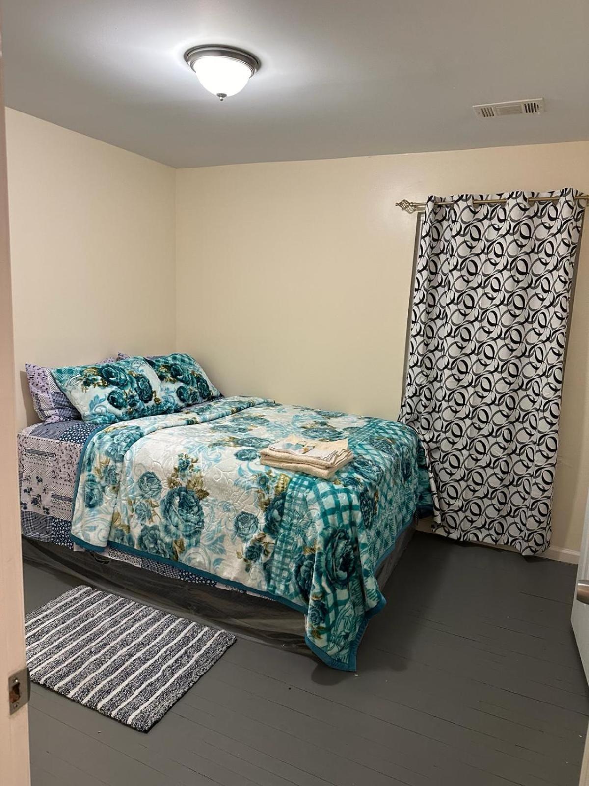 Guest house Divine And 67 Sherman 5mins To Ewr Airport And 4mins To Penn Station Newark, 20mins To New York