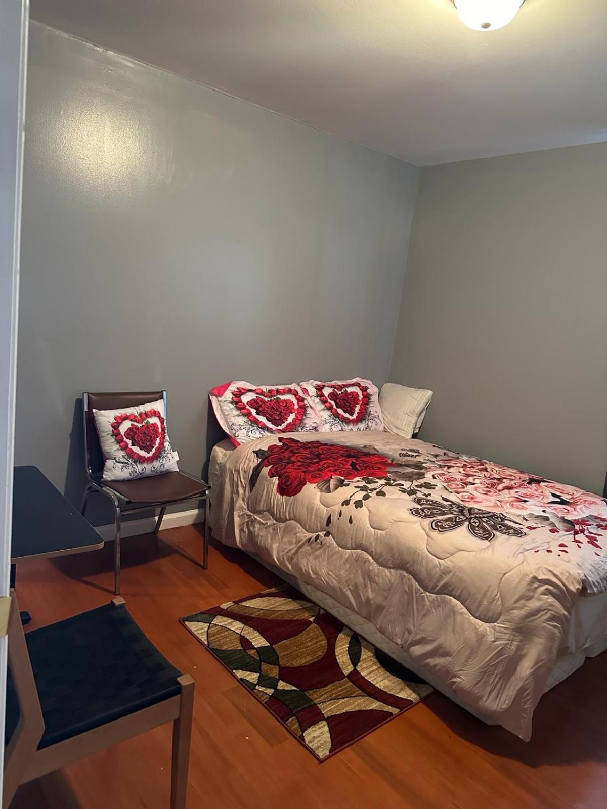 Guest house Divine And 67 Sherman 5mins To Ewr Airport And 4mins To Penn Station Newark, 20mins To New York *