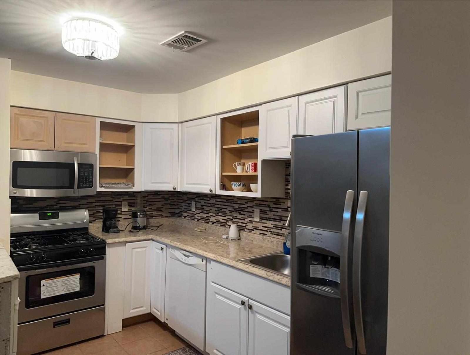Hospedagem domiciliar J Divine And 5mins To Ewr Airport And 4mins To Penn Station Newark, New York Newark